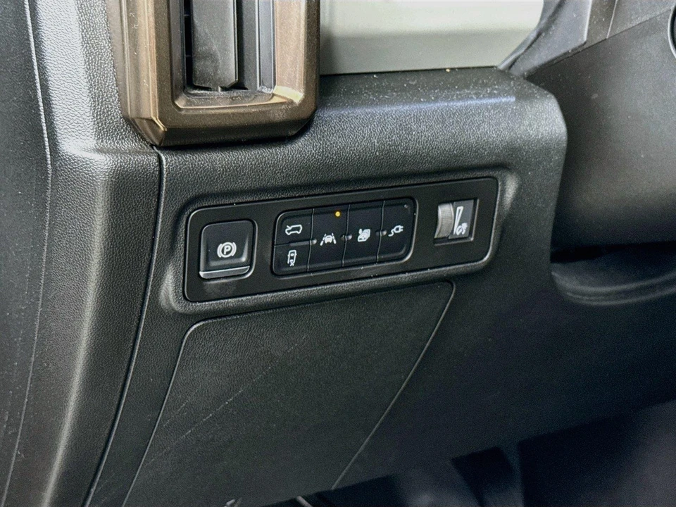 2024 GMC Hummer EV - Image 16 of 30