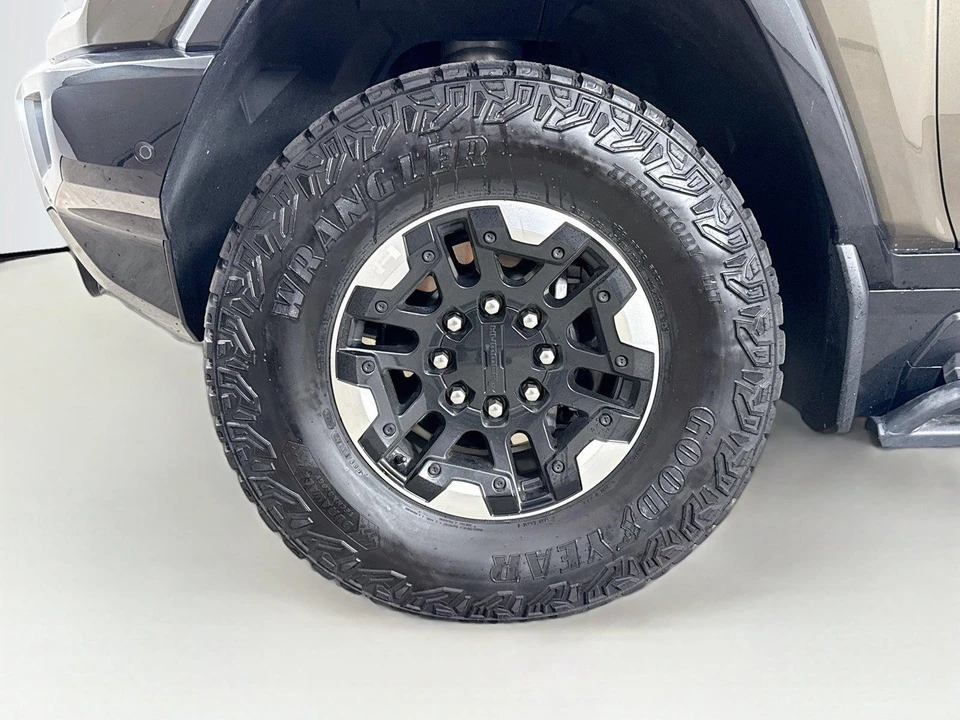 2024 GMC Hummer EV - Image 26 of 30