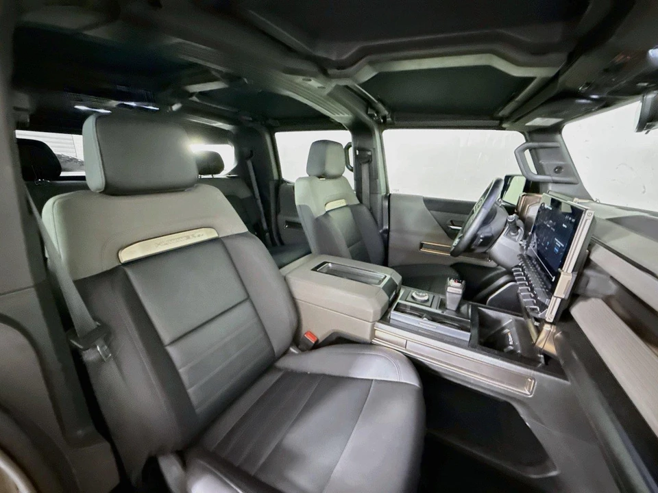 2024 GMC Hummer EV - Image 25 of 30