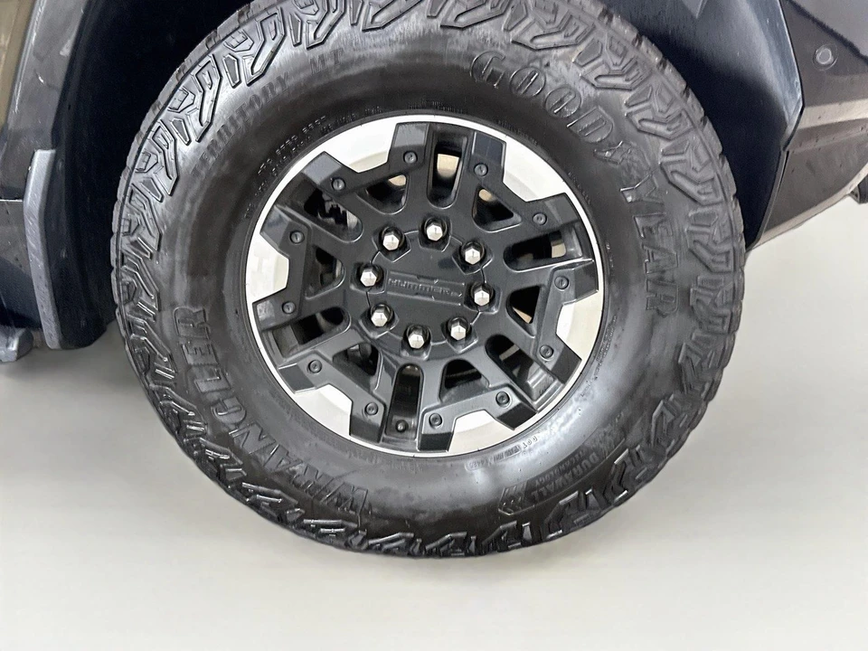 2024 GMC Hummer EV - Image 28 of 30