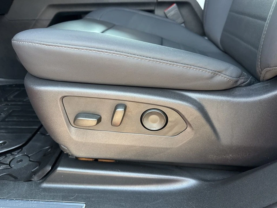 2024 GMC Hummer EV - Image 10 of 21