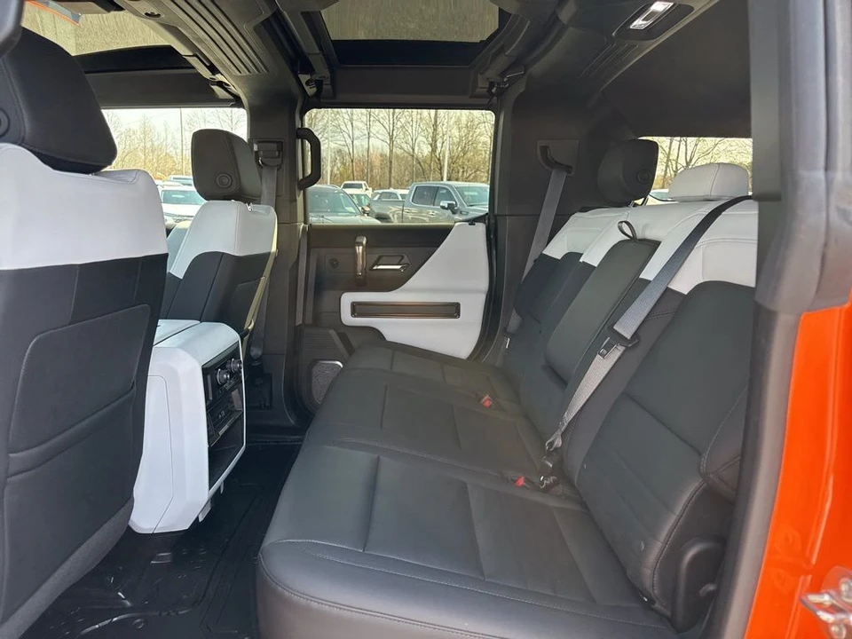 2024 GMC Hummer EV - Image 12 of 21