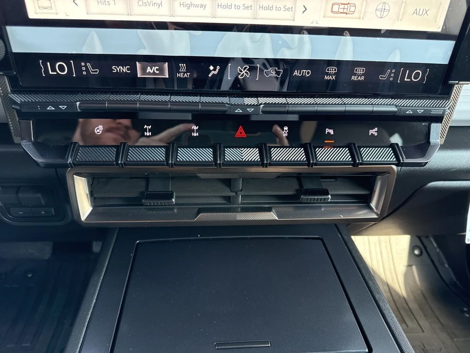 2024 GMC Hummer EV - Image 20 of 21