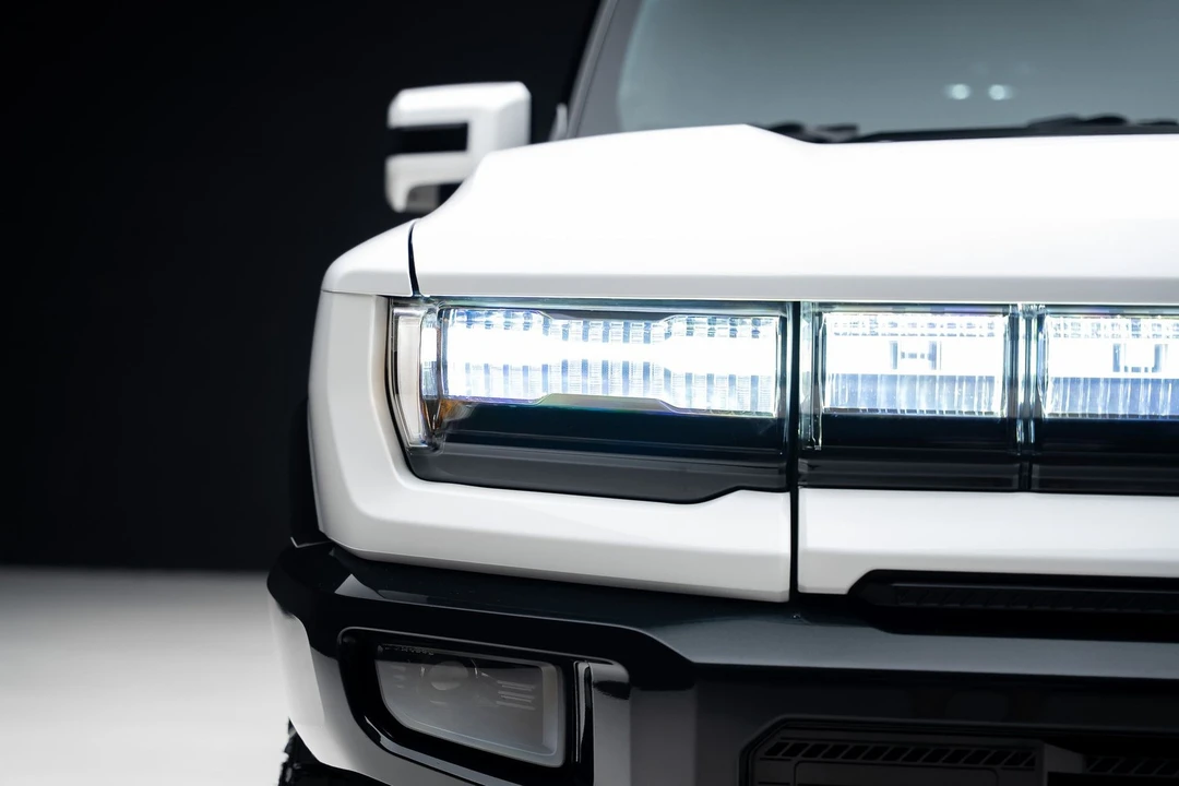 2024 GMC Hummer EV - Image 9 of 21