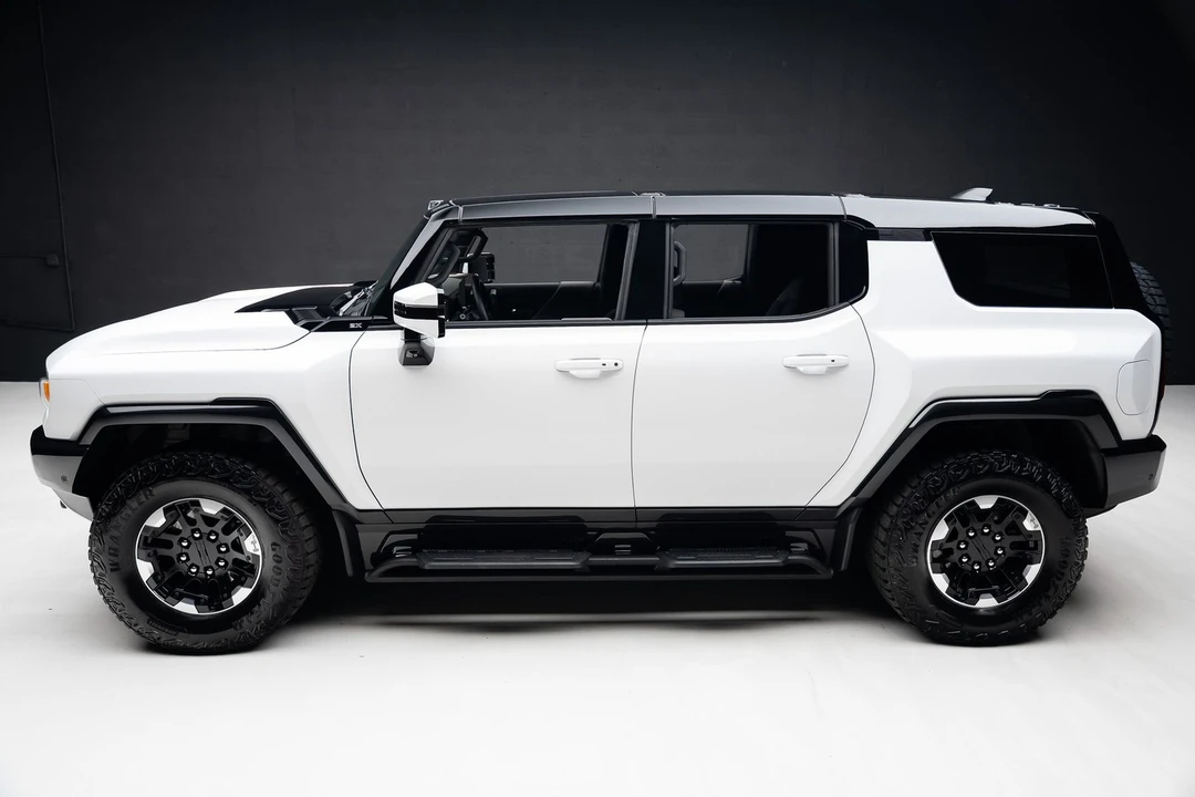 2024 GMC Hummer EV - Image 17 of 21