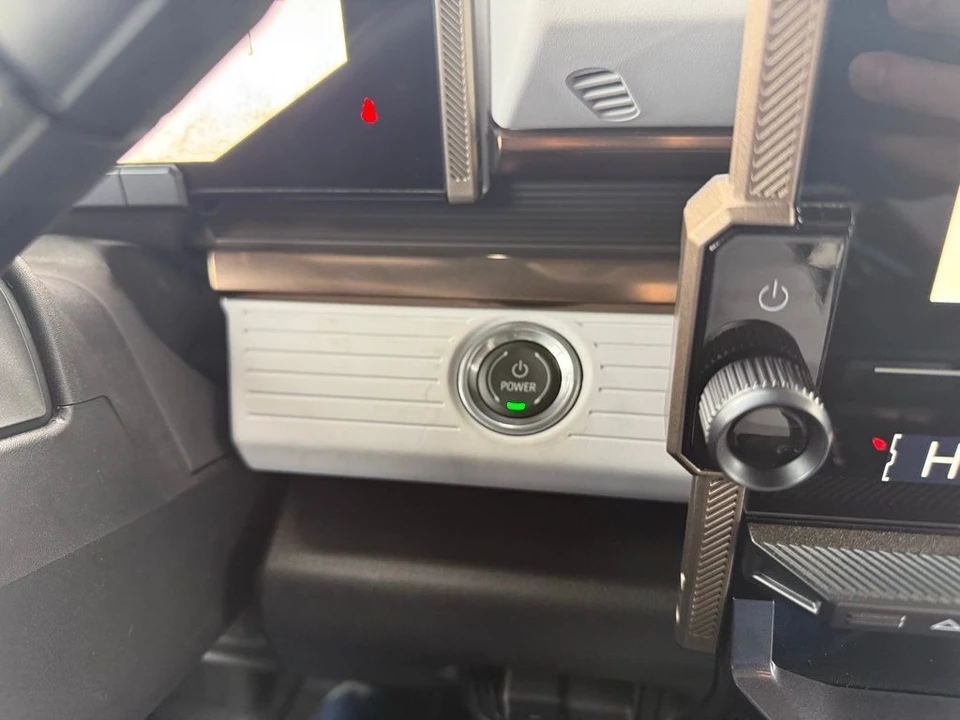 2024 GMC Hummer EV - Image 20 of 21