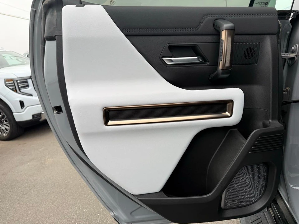 2024 GMC Hummer EV - Image 13 of 21