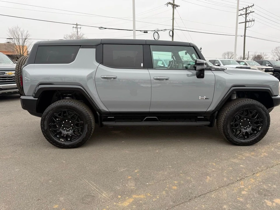 2024 GMC Hummer EV - Image 6 of 21
