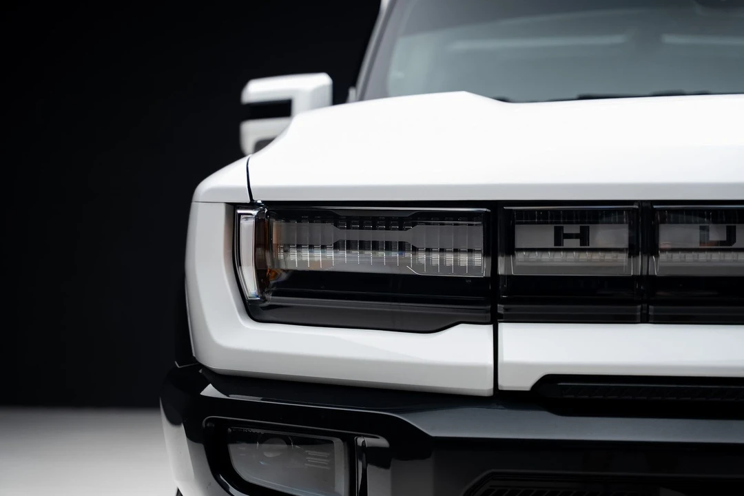 2024 GMC Hummer EV - Image 11 of 21