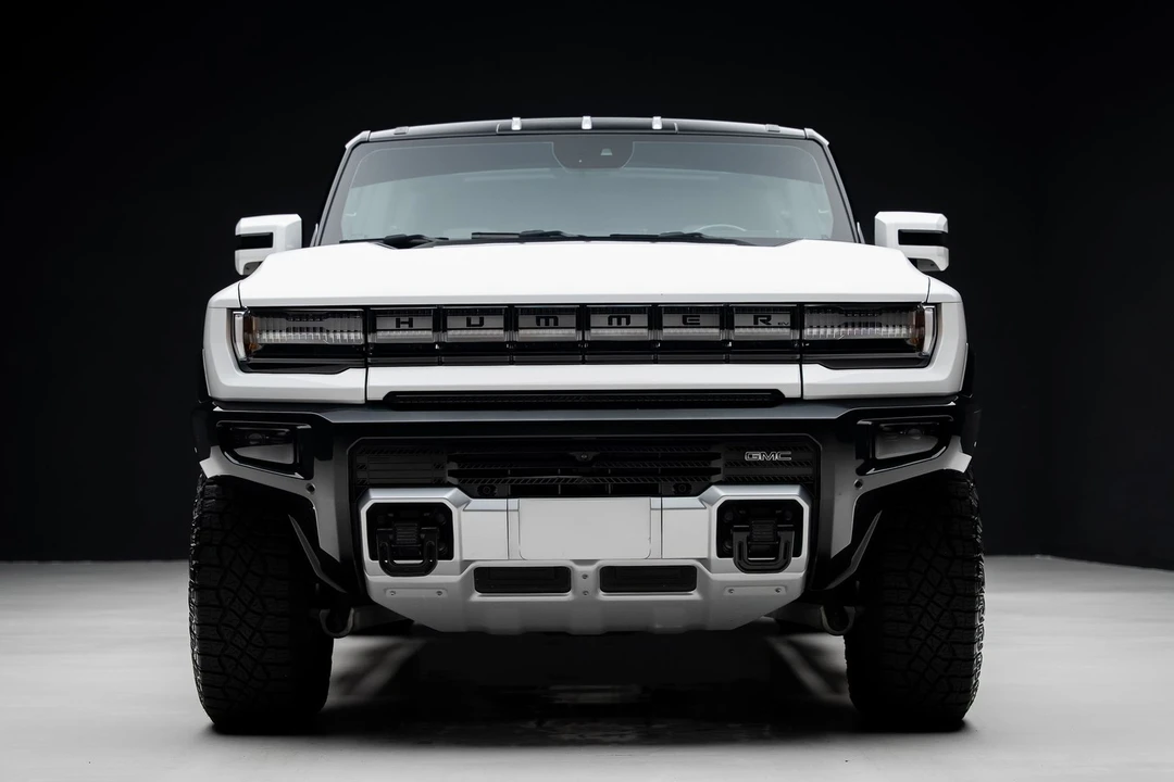 2024 GMC Hummer EV - Image 10 of 21