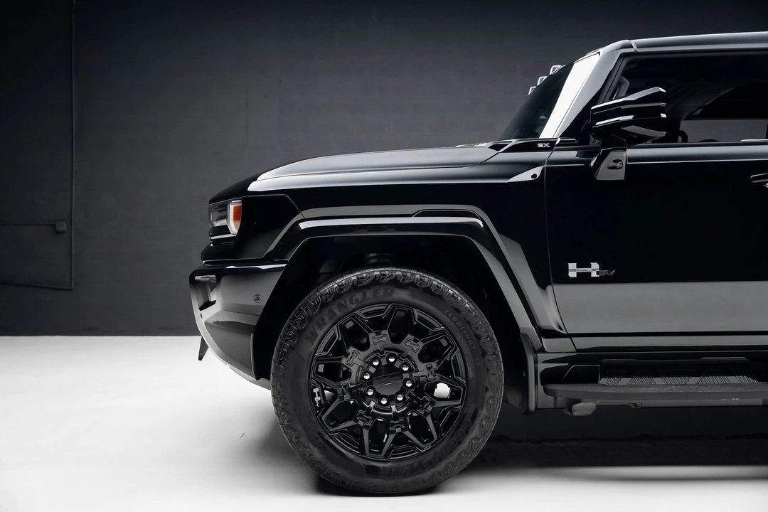 2024 GMC Hummer EV - Image 15 of 21