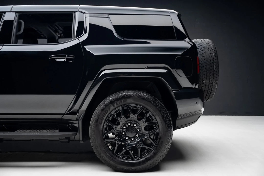 2024 GMC Hummer EV - Image 17 of 21