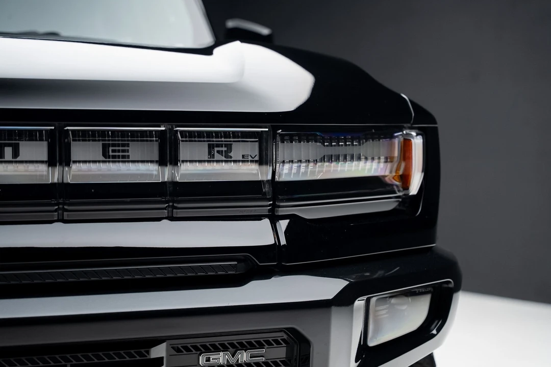 2024 GMC Hummer EV - Image 9 of 12