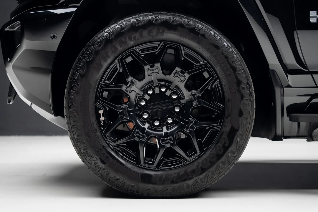 2024 GMC Hummer EV - Image 16 of 21