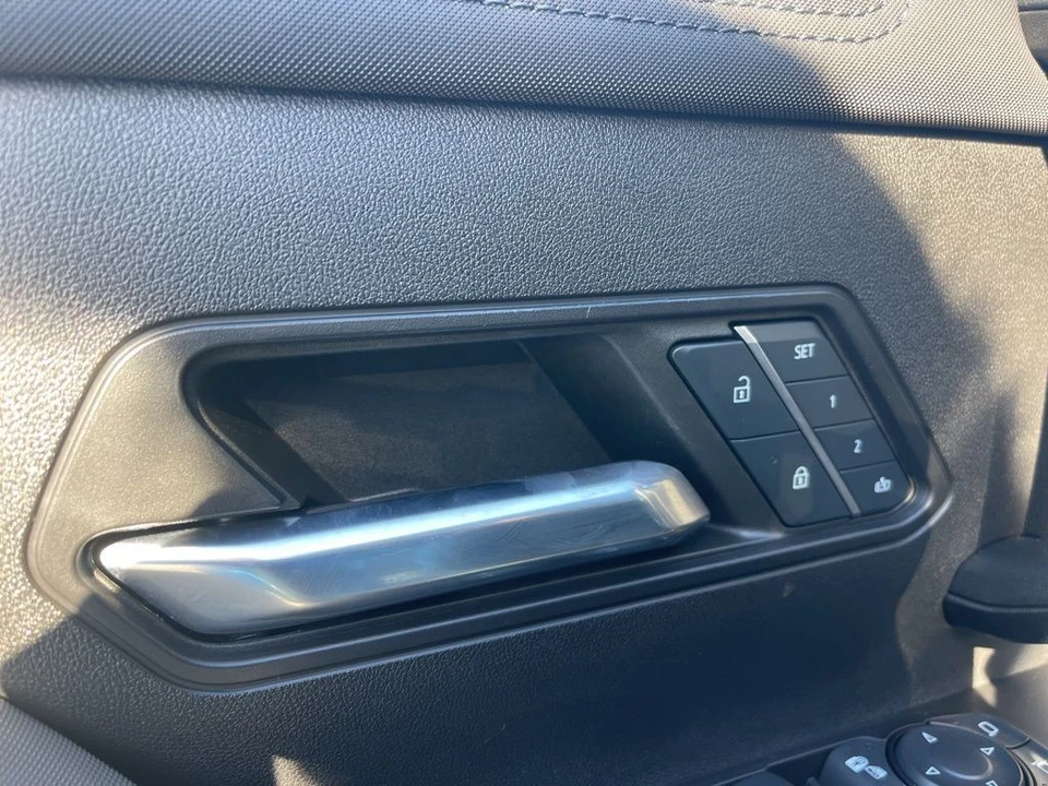 2024 GMC Hummer EV - Image 11 of 12