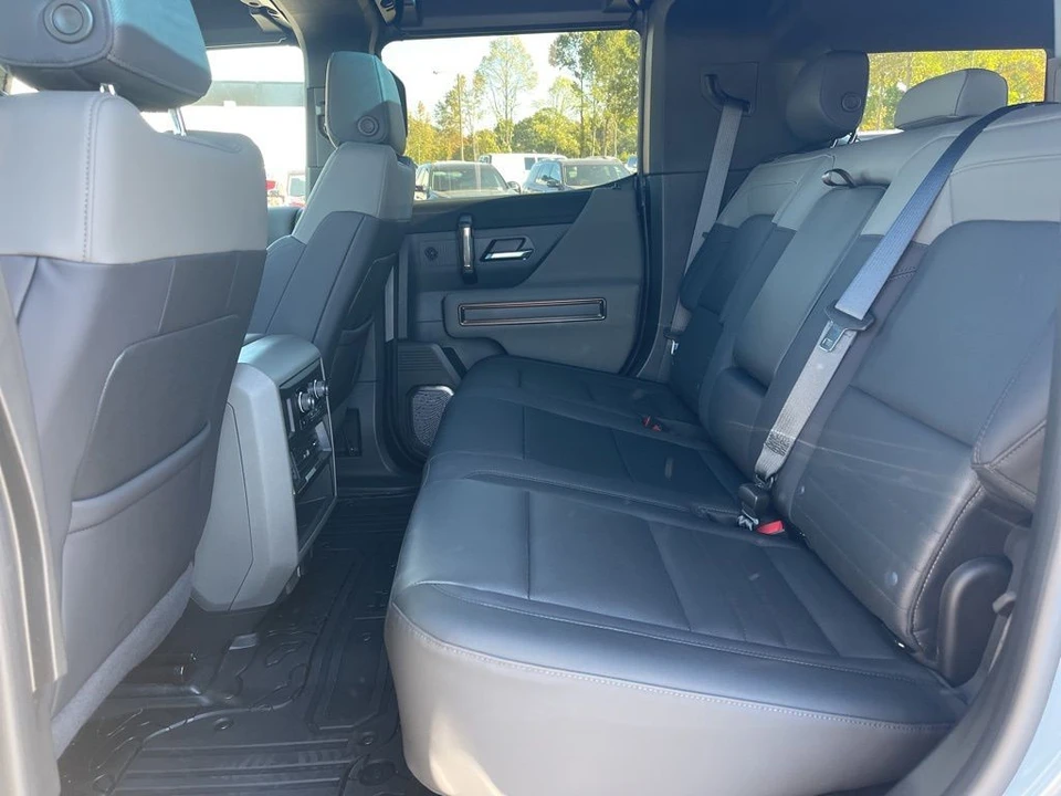 2024 GMC Hummer EV - Image 12 of 12