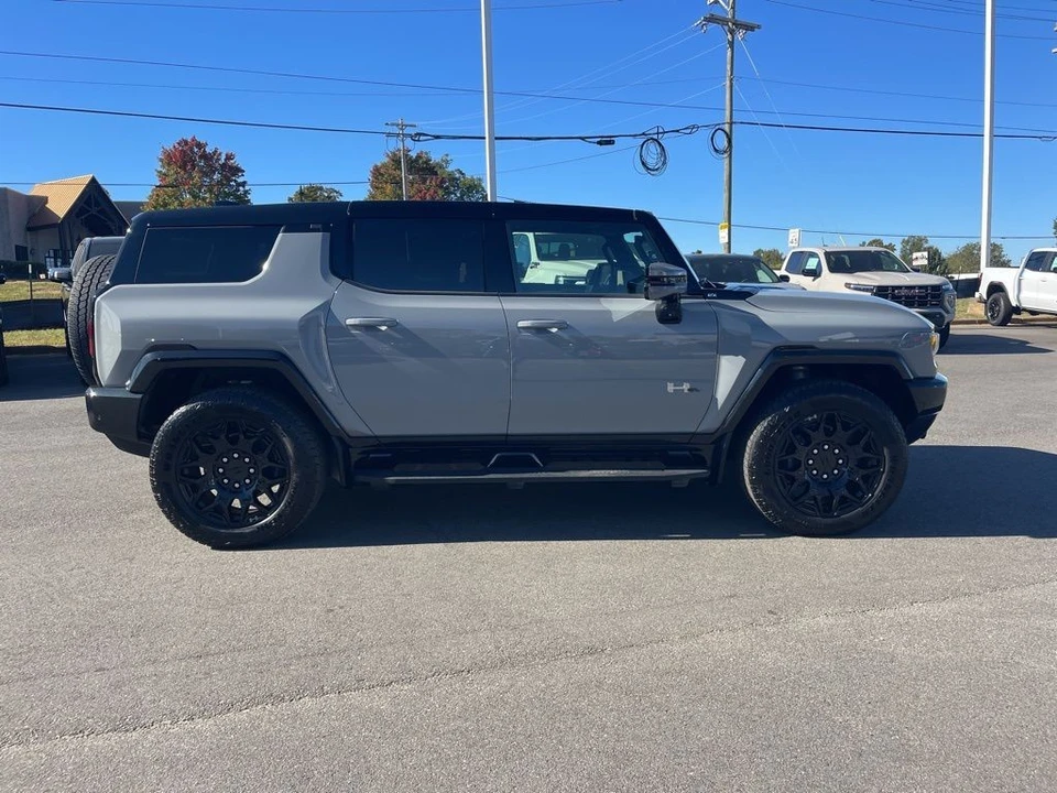 2024 GMC Hummer EV - Image 6 of 12