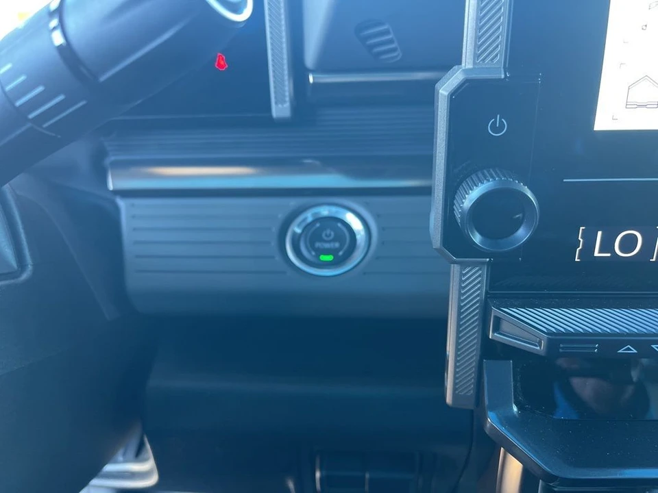 2024 GMC Hummer EV - Image 18 of 21
