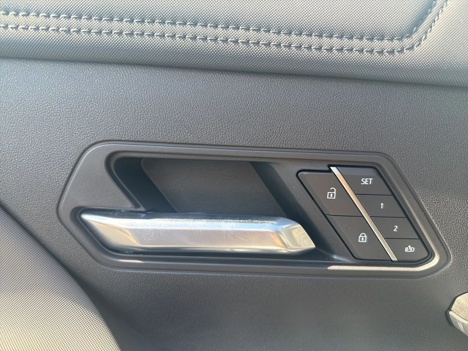 2024 GMC Hummer EV - Image 12 of 21