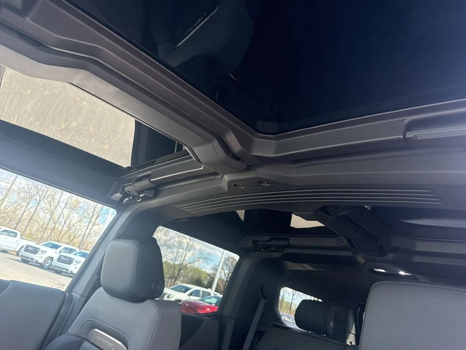 2024 GMC Hummer EV - Image 10 of 21
