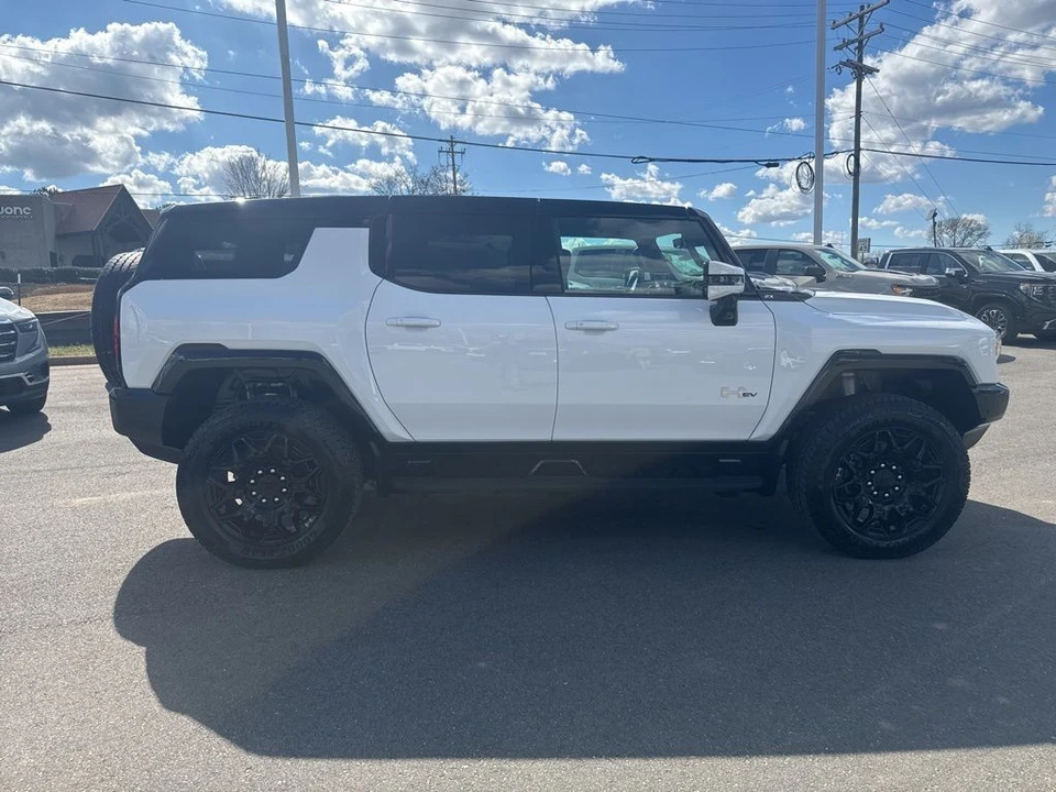 2024 GMC Hummer EV - Image 6 of 12