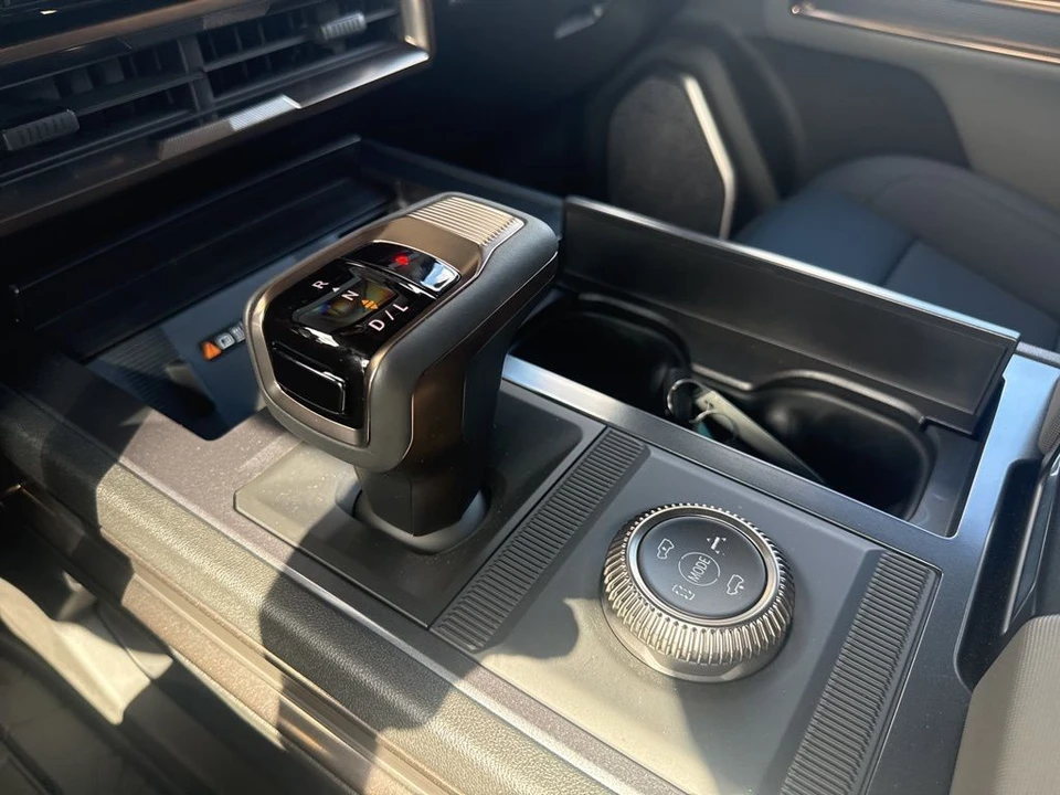2024 GMC Hummer EV - Image 19 of 21