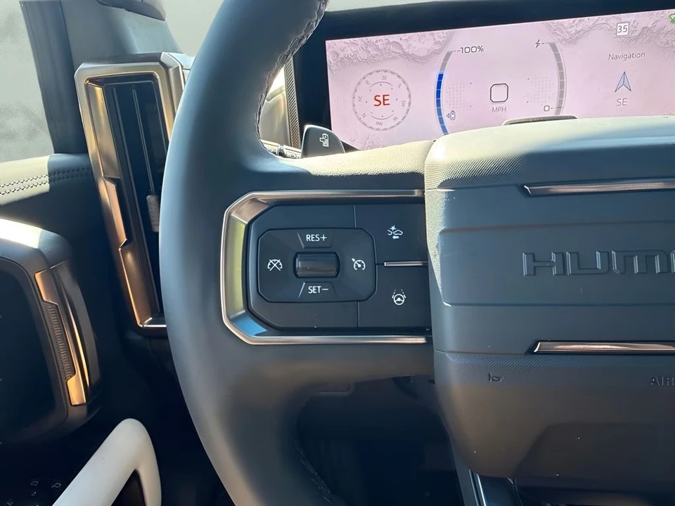 2024 GMC Hummer EV - Image 16 of 31