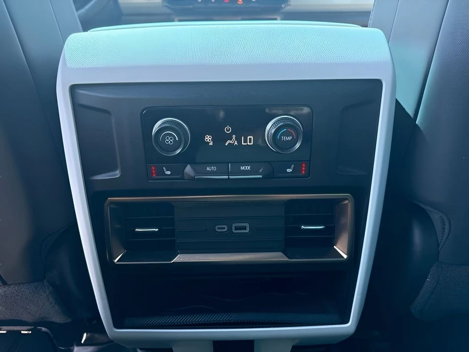 2024 GMC Hummer EV - Image 13 of 31