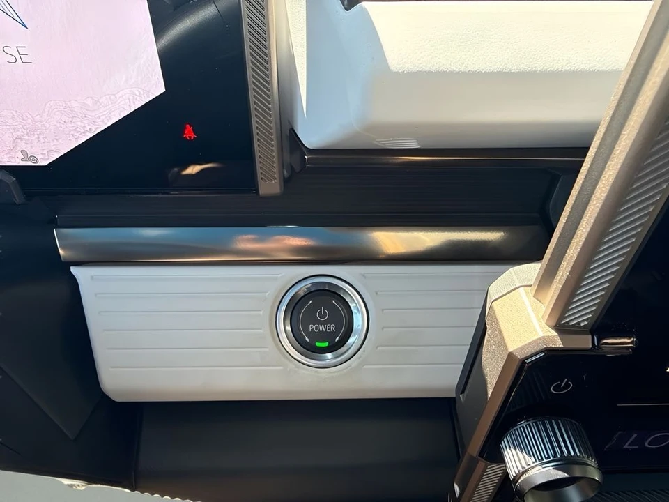2024 GMC Hummer EV - Image 24 of 31