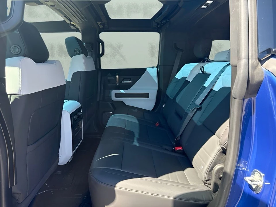 2024 GMC Hummer EV - Image 12 of 31