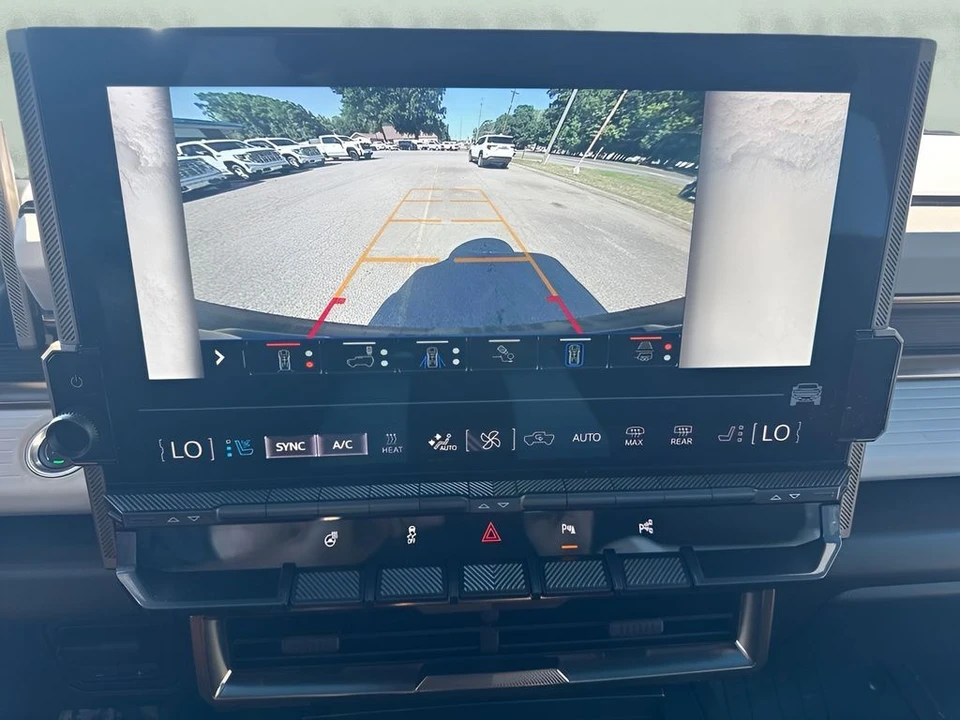 2024 GMC Hummer EV - Image 21 of 31