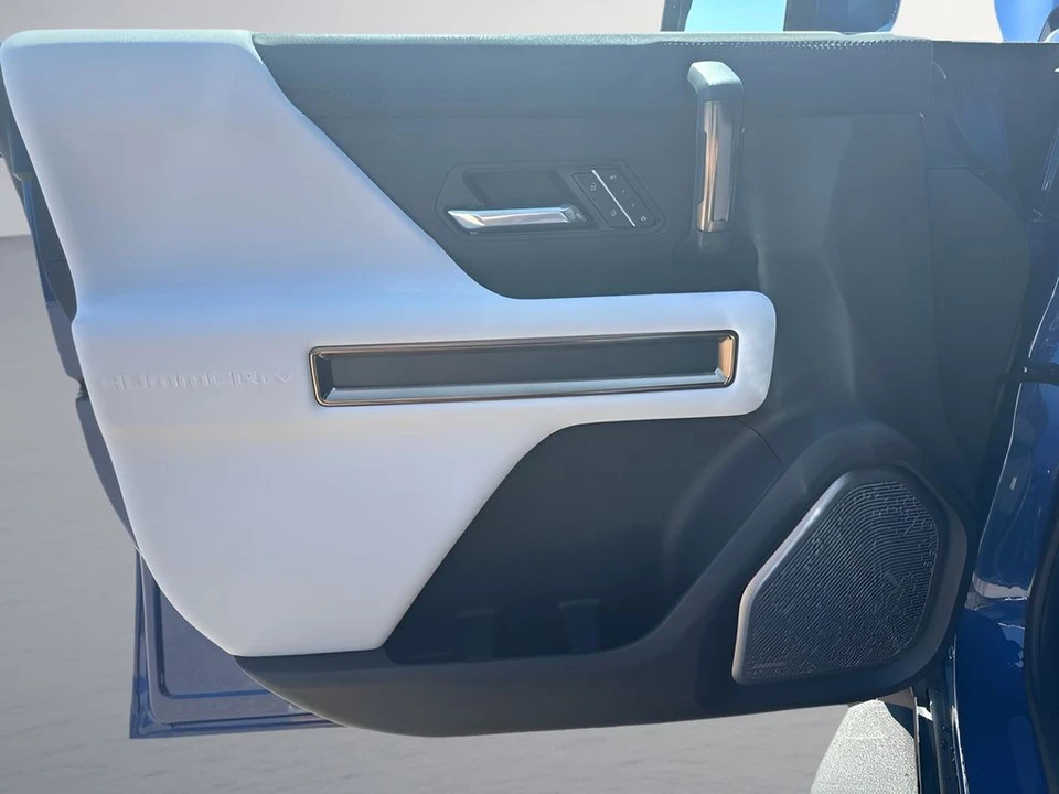 2024 GMC Hummer EV - Image 30 of 31