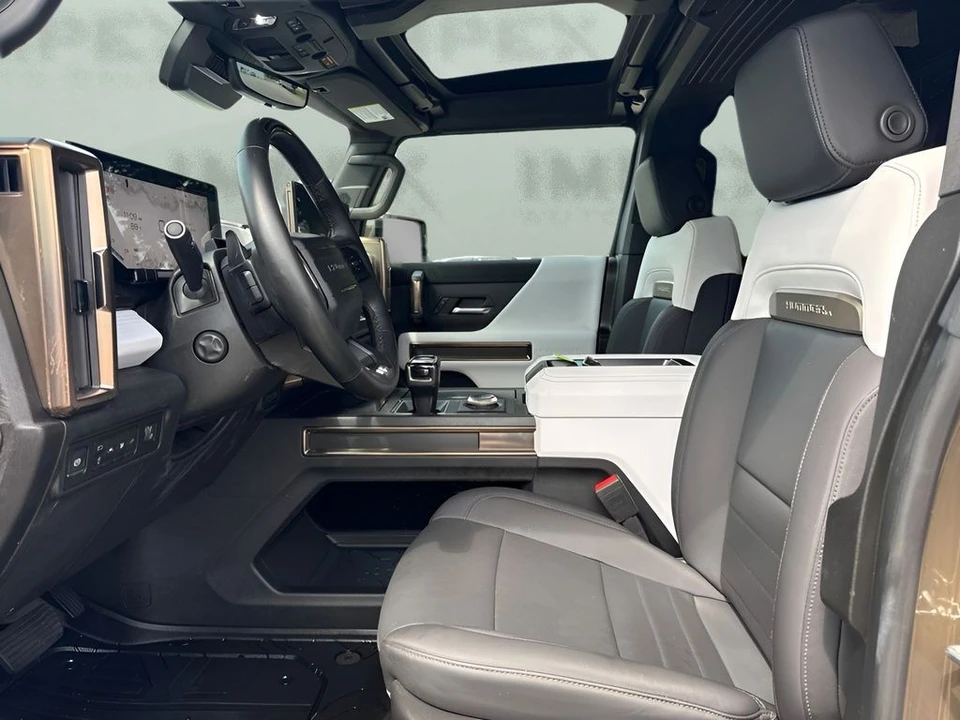 2024 GMC Hummer EV - Image 10 of 31