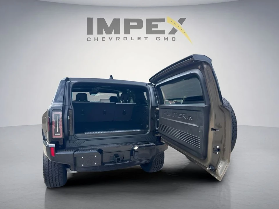 2024 GMC Hummer EV - Image 5 of 31