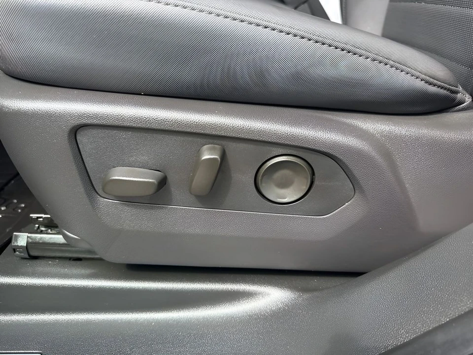 2024 GMC Hummer EV - Image 11 of 31