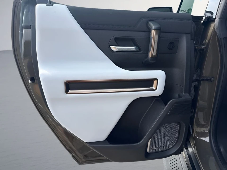 2024 GMC Hummer EV - Image 31 of 31