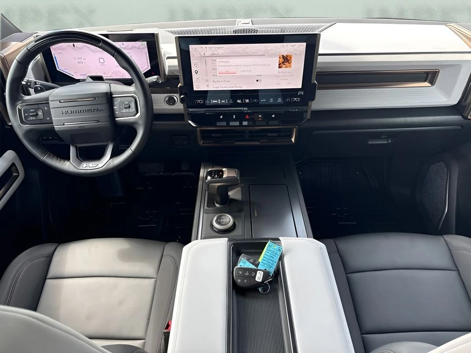 2024 GMC Hummer EV - Image 15 of 31