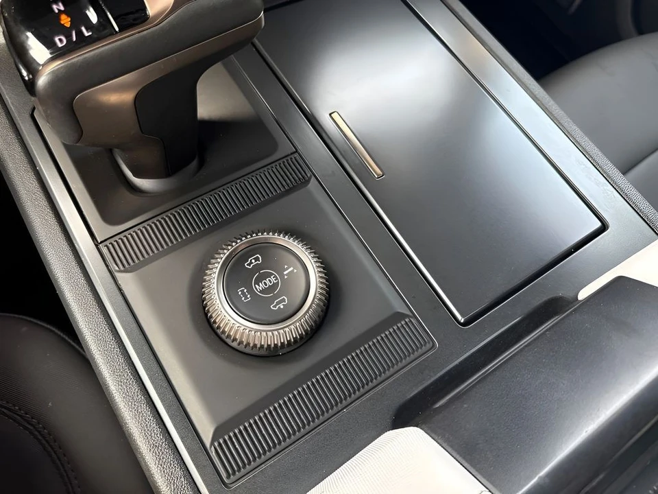 2024 GMC Hummer EV - Image 26 of 31