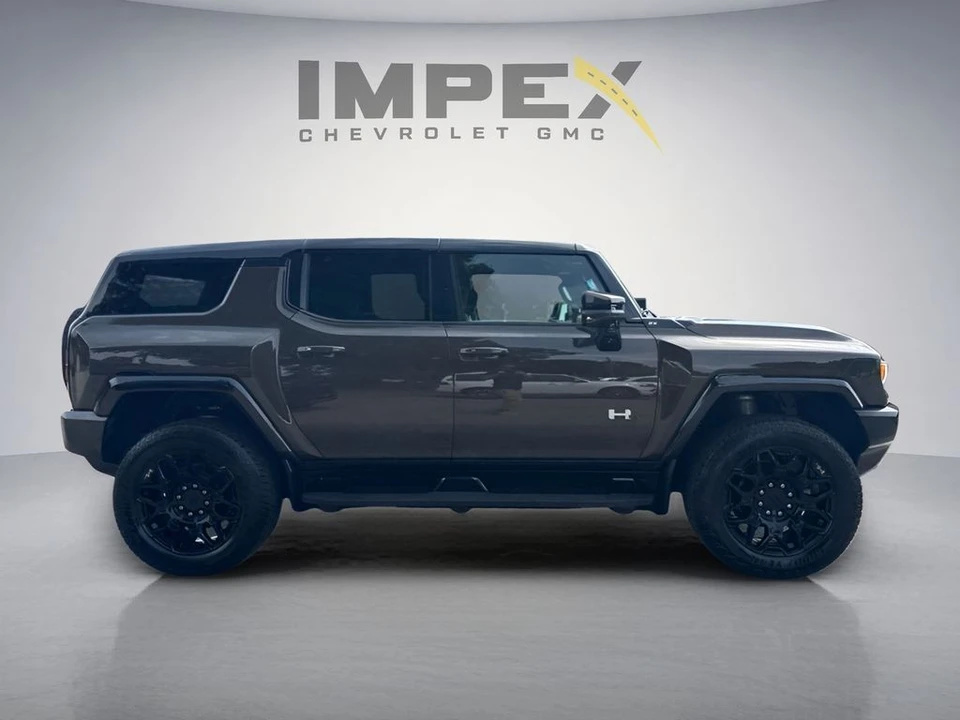 2024 GMC Hummer EV - Image 7 of 31