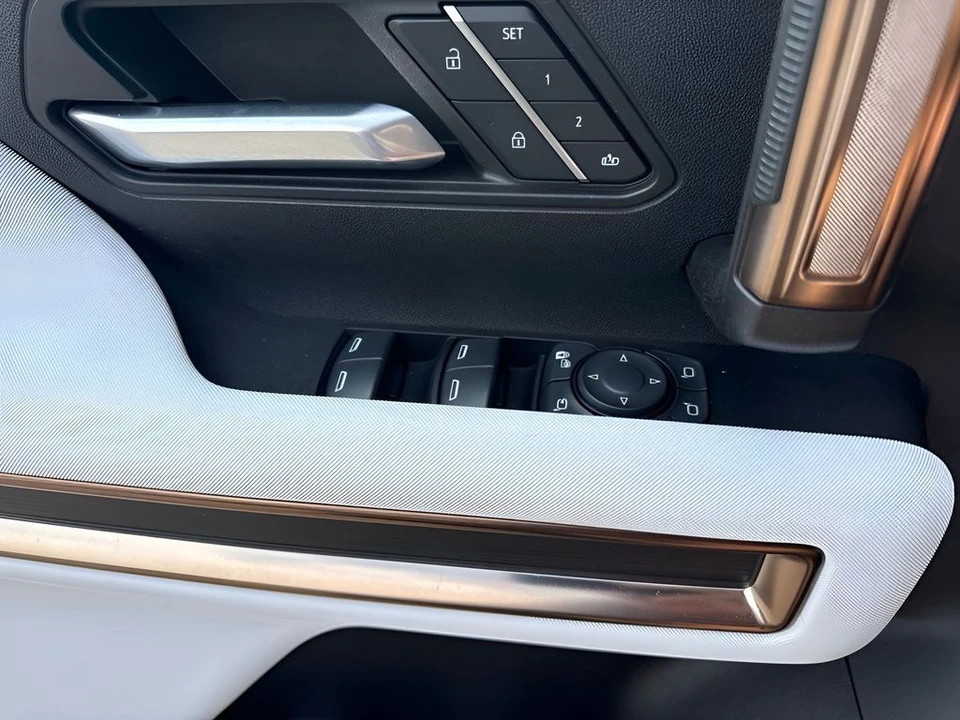 2024 GMC Hummer EV - Image 30 of 31