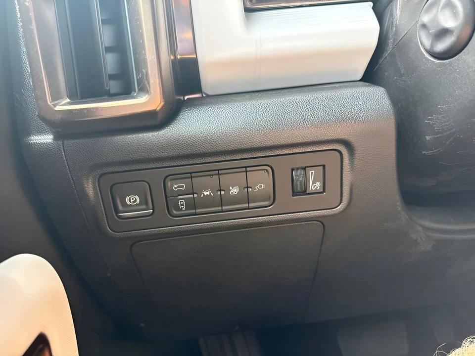 2024 GMC Hummer EV - Image 27 of 31