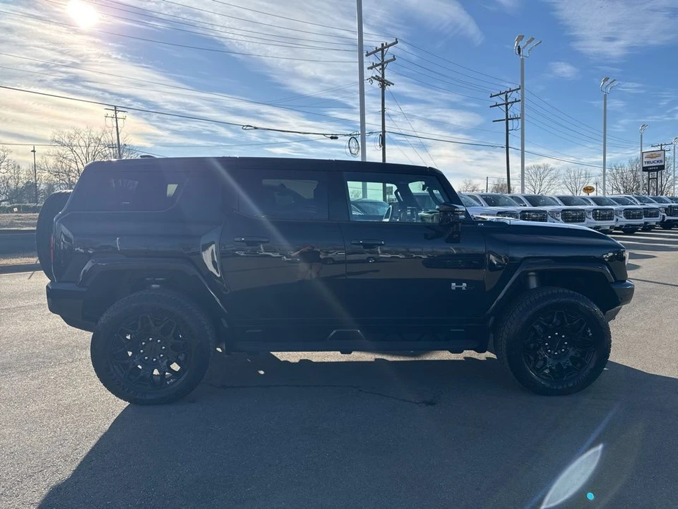 2024 GMC Hummer EV - Image 6 of 12