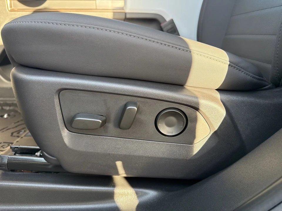 2024 GMC Hummer EV - Image 11 of 12
