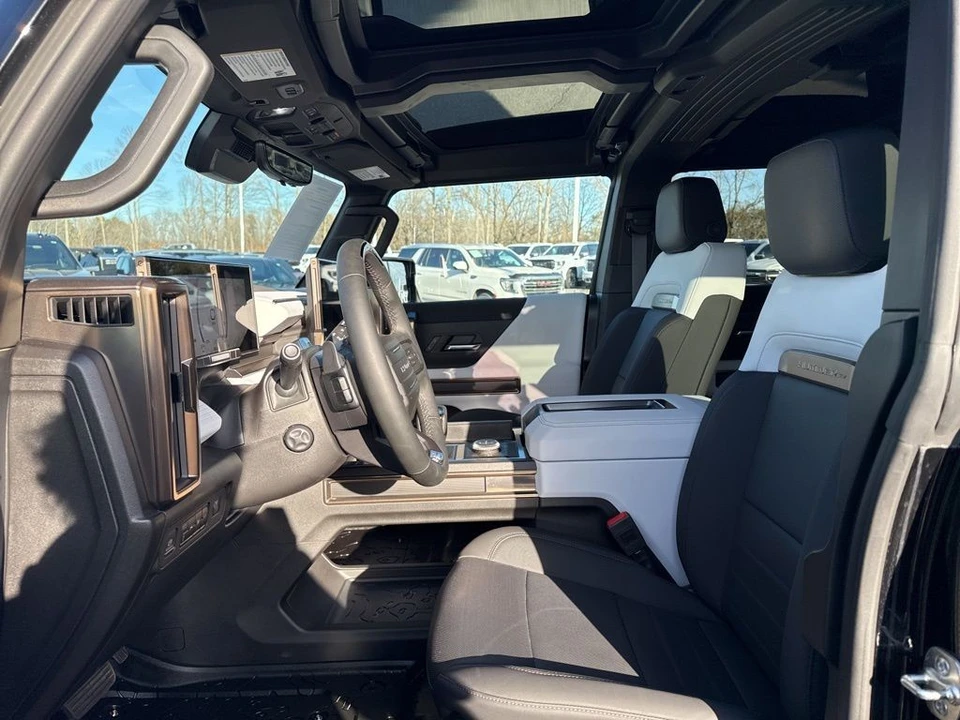 2024 GMC Hummer EV - Image 9 of 12