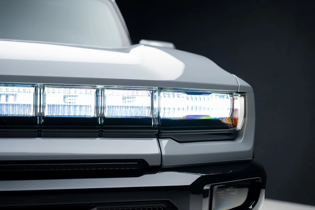 2024 GMC Hummer EV - Image 9 of 12