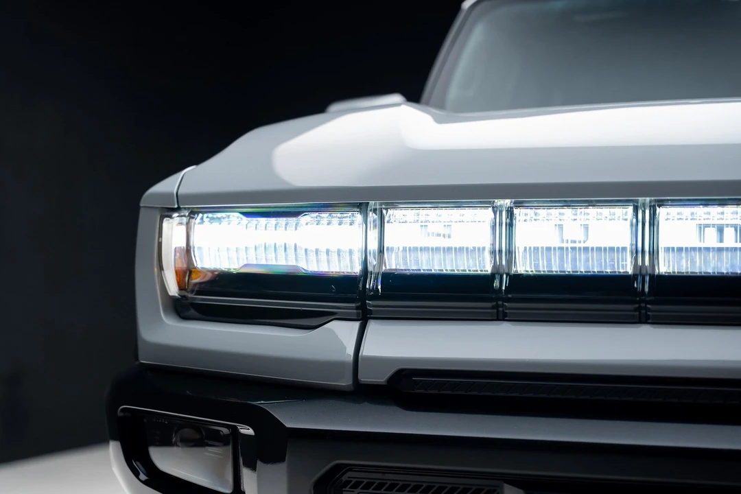 2024 GMC Hummer EV - Image 8 of 12