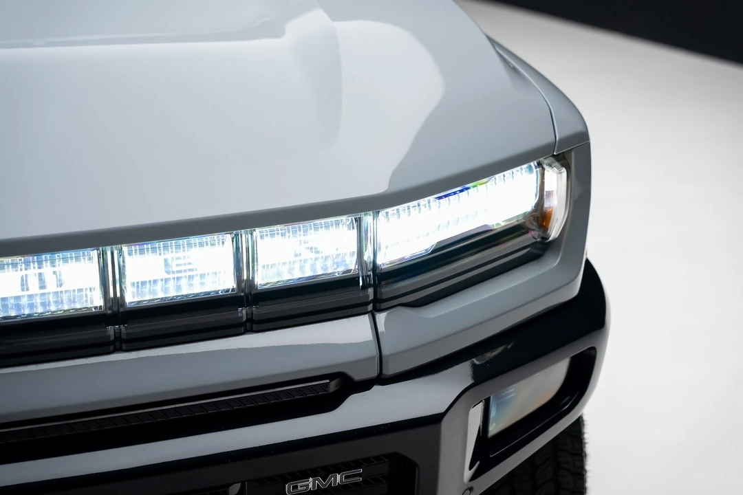 2024 GMC Hummer EV - Image 10 of 12