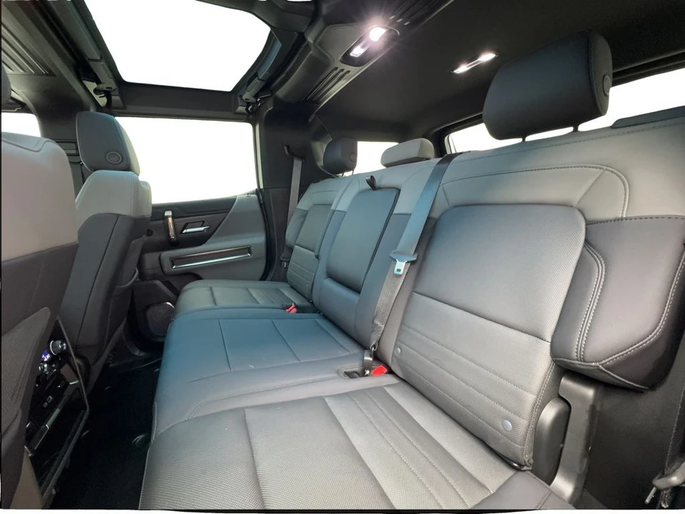 2024 GMC Hummer EV - Image 24 of 31