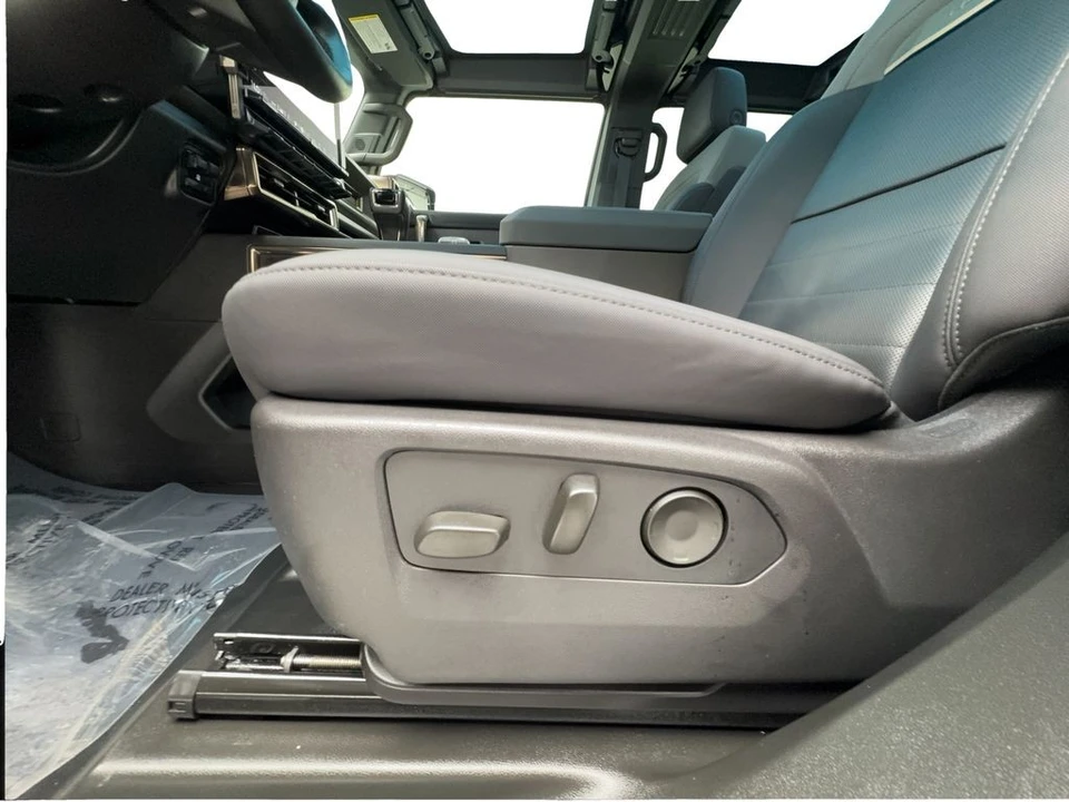 2024 GMC Hummer EV - Image 20 of 31
