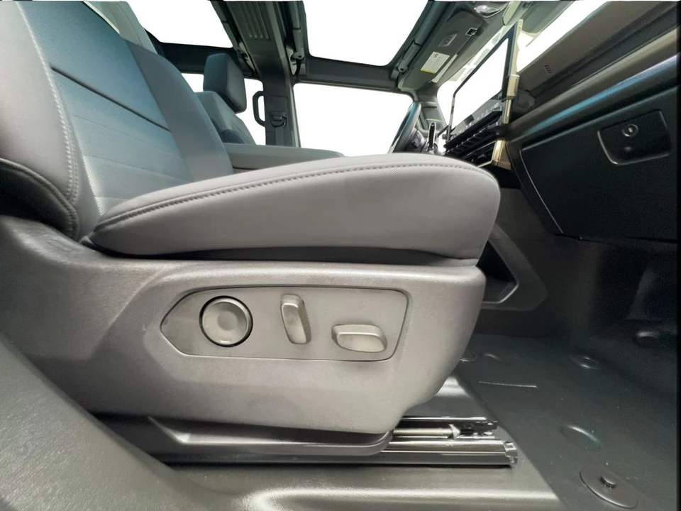 2024 GMC Hummer EV - Image 31 of 31